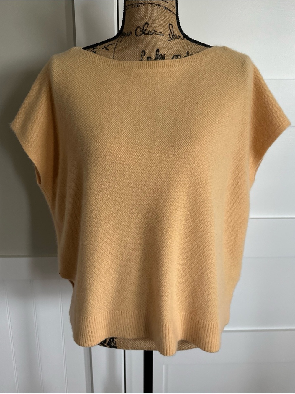 Lafayette 148 Women’s Size M Yellow Cashmere Sweater Vest Preppy Luxe Cozy